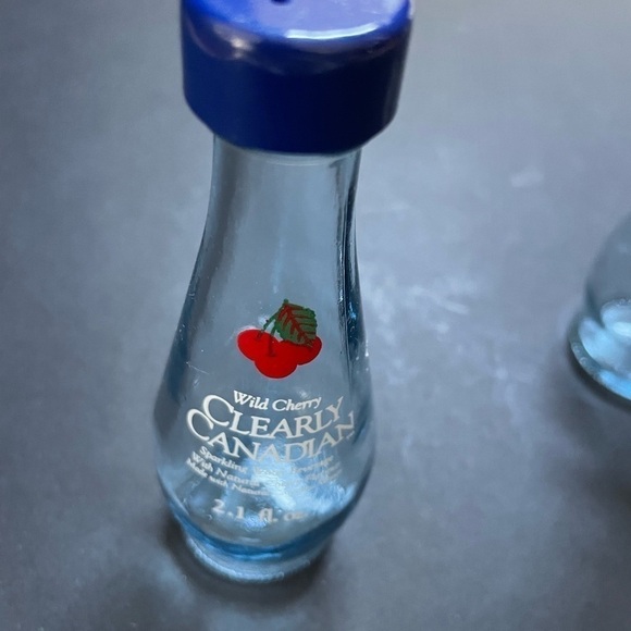 Clearly Canadian Salt & Pepper Shakers wild cherry. Vintage 90s - Picture 6 of 6